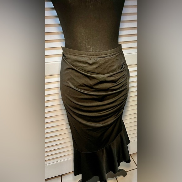 Black Swim Skirt With Rouching size xl - Picture 1 of 7